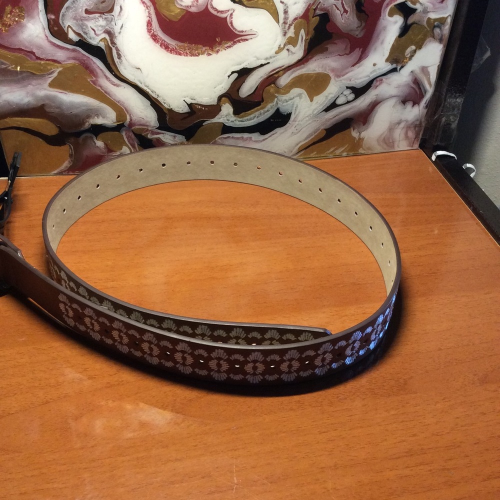 NEW!! "White Pop" Light Brown Womens Belt